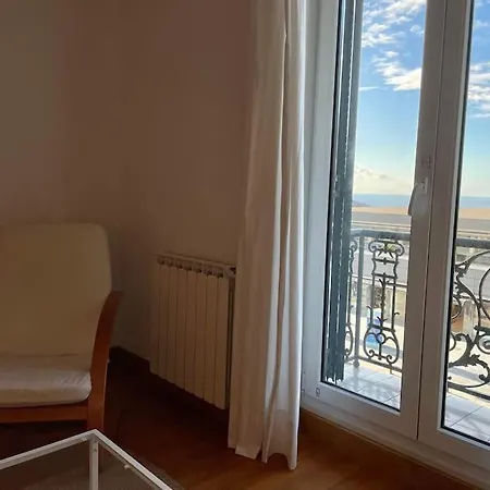 Frente Al Kursaal Y La Playa דירה