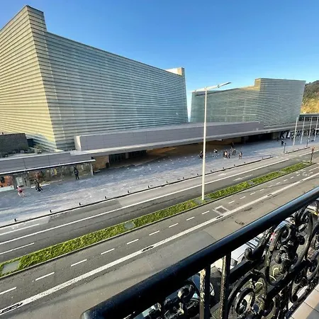 Apartamento Frente Al Kursaal Y La Playa *
