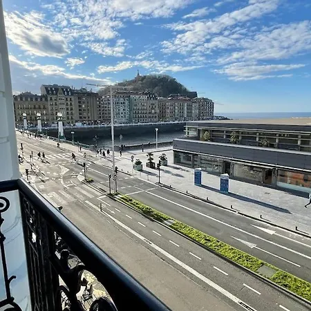 Frente Al Kursaal Y La Playa Apartmán *