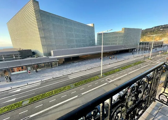 Apartamento Frente Al Kursaal Y La Playa *